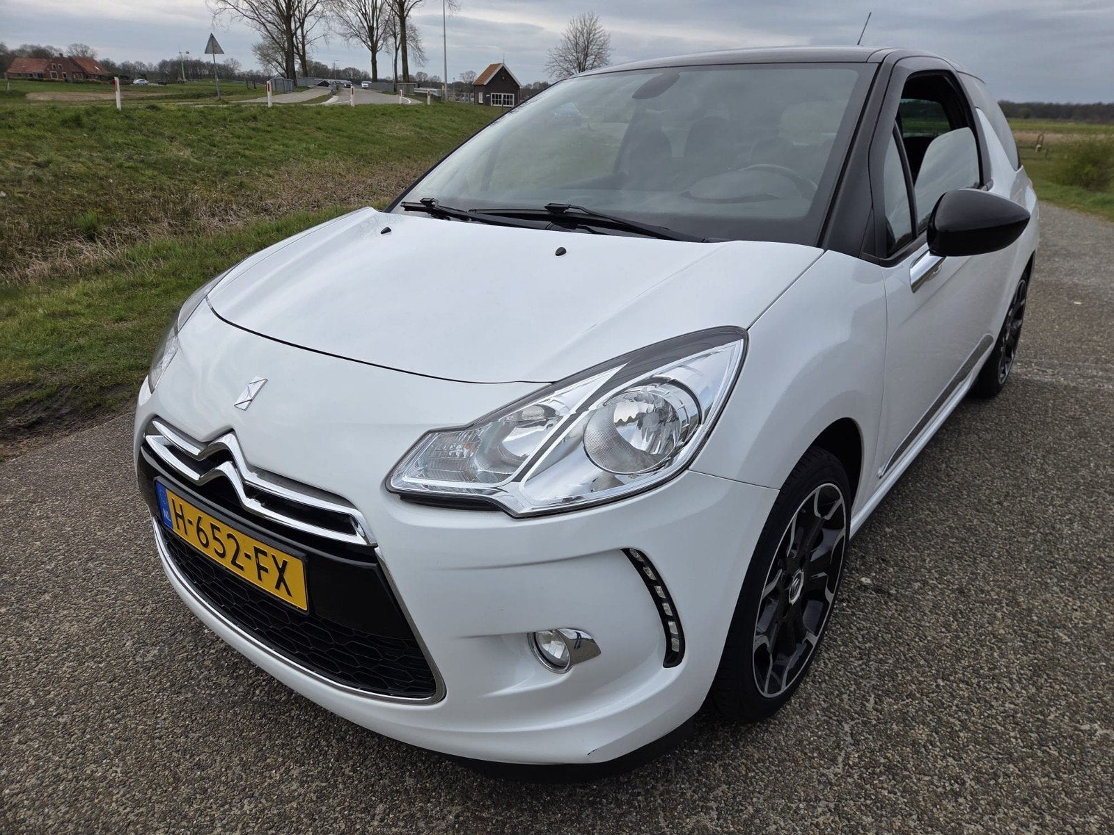 Citroën DS3 1.6 THP 2010 Wit, Auto's, 15 km/l, Zwart, Leder en Stof, Bedrijf