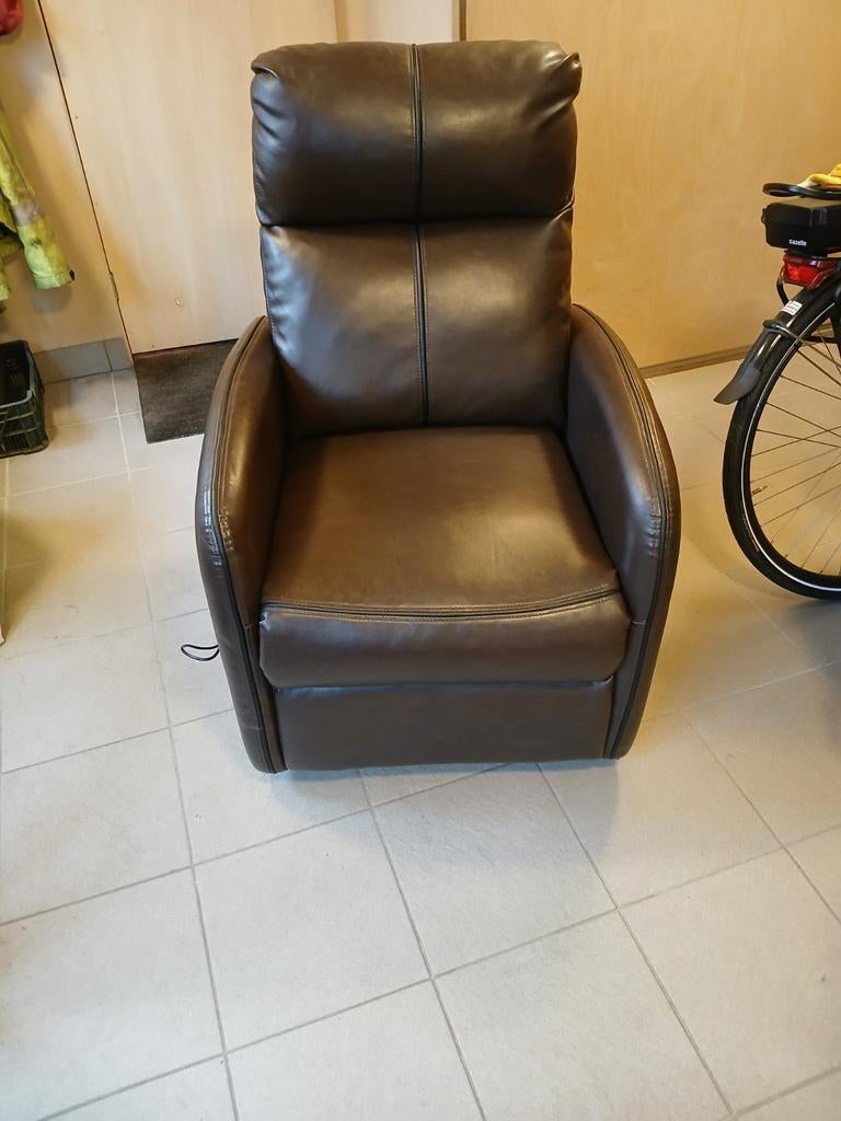 mooie relax stoel  bruin leer, Ophalen of Verzenden, Zo goed als nieuw, Leer