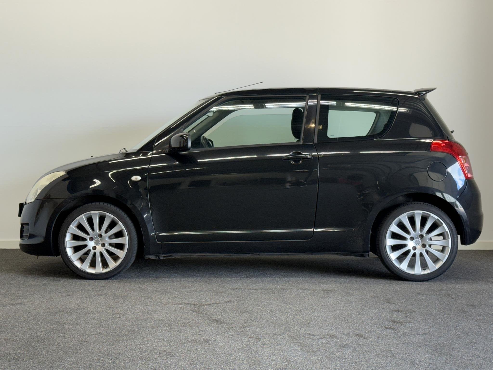 Suzuki Swift 1.3 Base Airco! Lees advertentie! Read text!, Stof, Gebruikt, 31 €/maand, Bedrijf