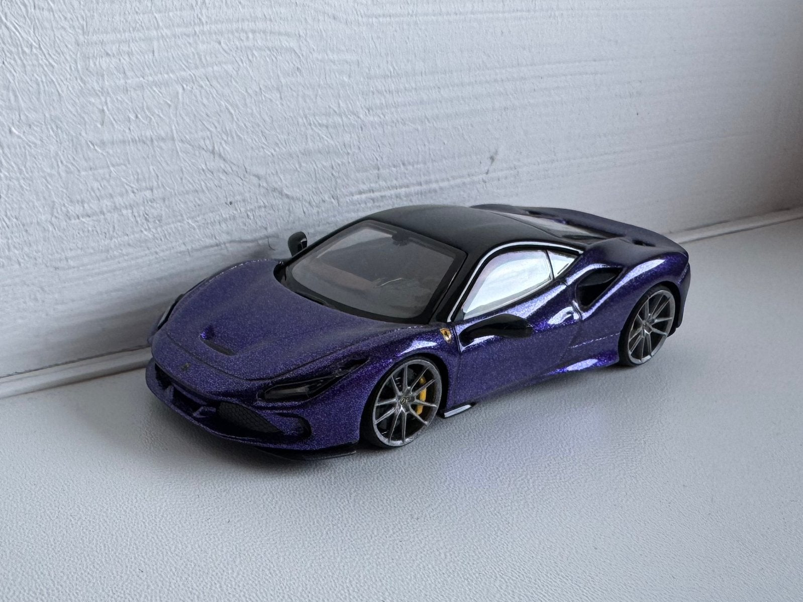 Ferrari F8 Tributo 1/43 Bburago *handgemaakt* paars, Verzenden, Zo goed als nieuw, Auto, Overige merken