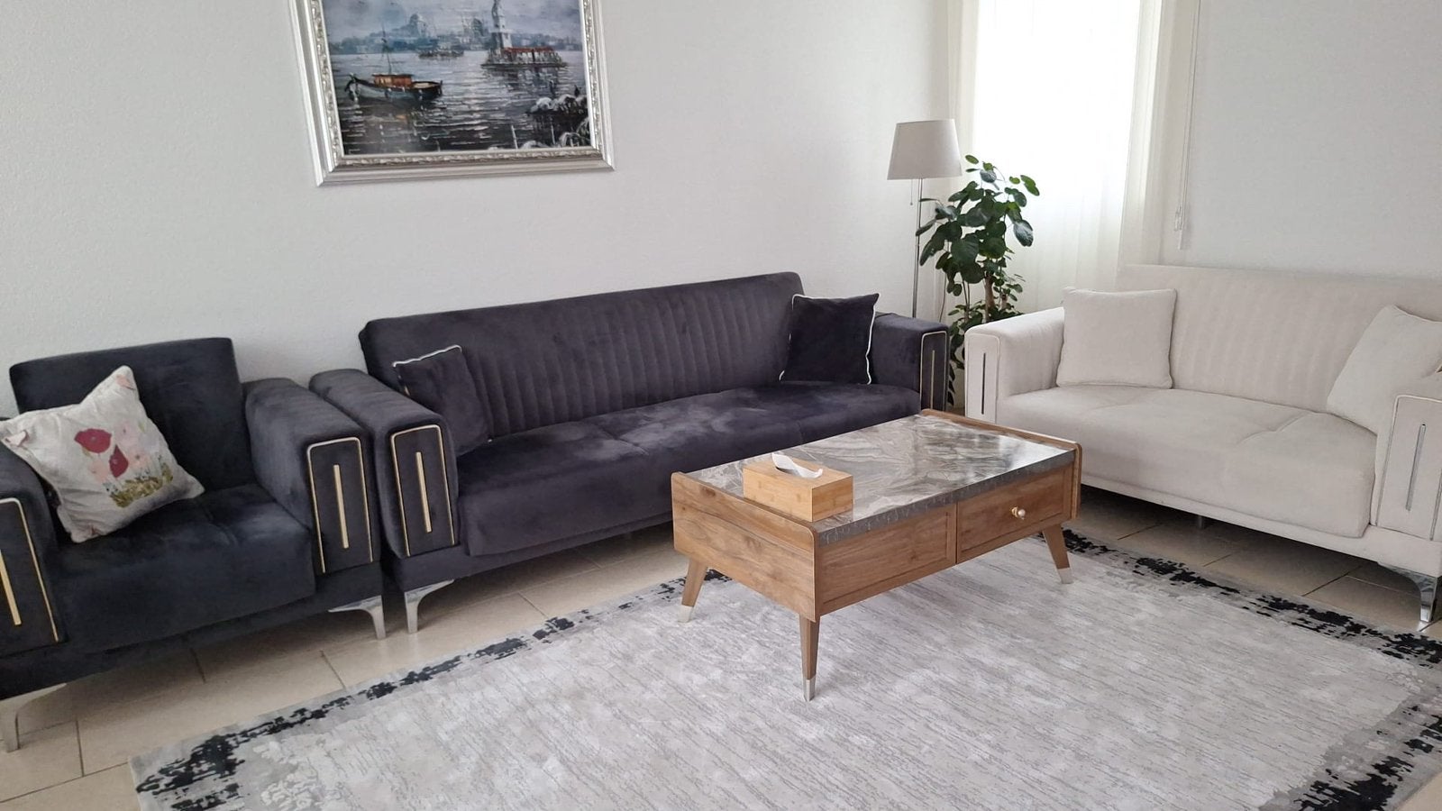 Complete zithoek en eethoek in antrasiet-beige, salontafel
