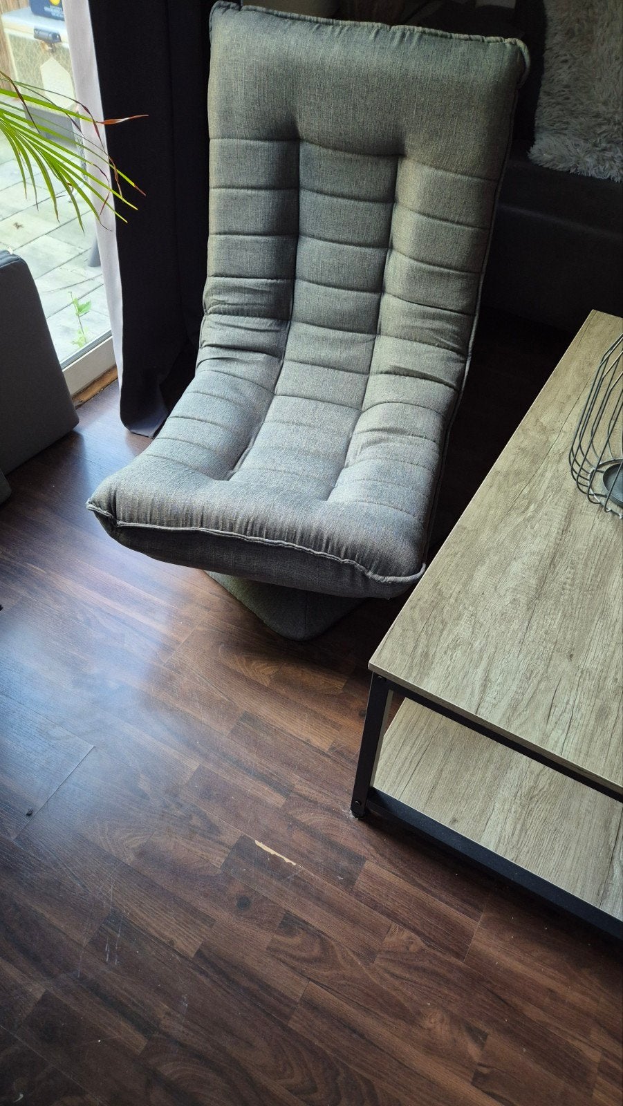 Comfortabele grijze vloerstoel - verstelbaar, Huis en Inrichting, Ophalen, Modern, Lounge, Zo goed als nieuw, Eén