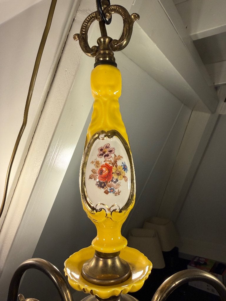 porselein kroonluchter geel met bloemen, nieuwe bedrading, Huis en Inrichting, Lampen | Kroonluchters, Ophalen of Verzenden, Gebruikt
