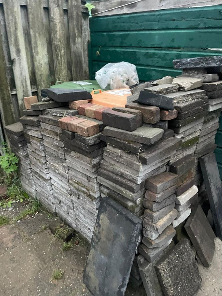 30x30 gebruikte stoeptegels gratis, Ophalen, Gebruikt, Klinkers, 10 m² of meer