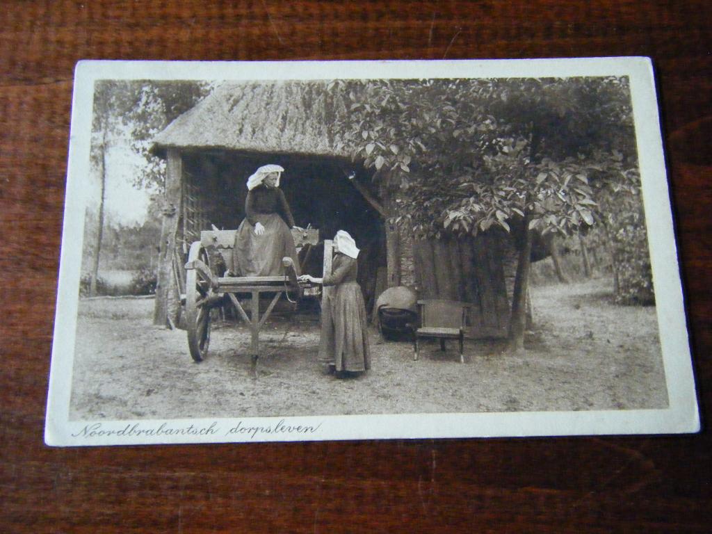 R35 - Brabant - Vrouwen - Klederdracht - 1943 - Mooi/Oud, Verzamelen, Ansichtkaarten | Nederland, Noord-Brabant, 1940 tot 1960