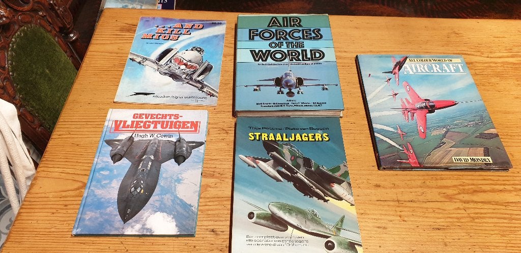 Boeken 5 st over gevecht vliegtuigen, Boeken, Ophalen of Verzenden, Tweede Wereldoorlog, Gelezen, Luchtmacht
