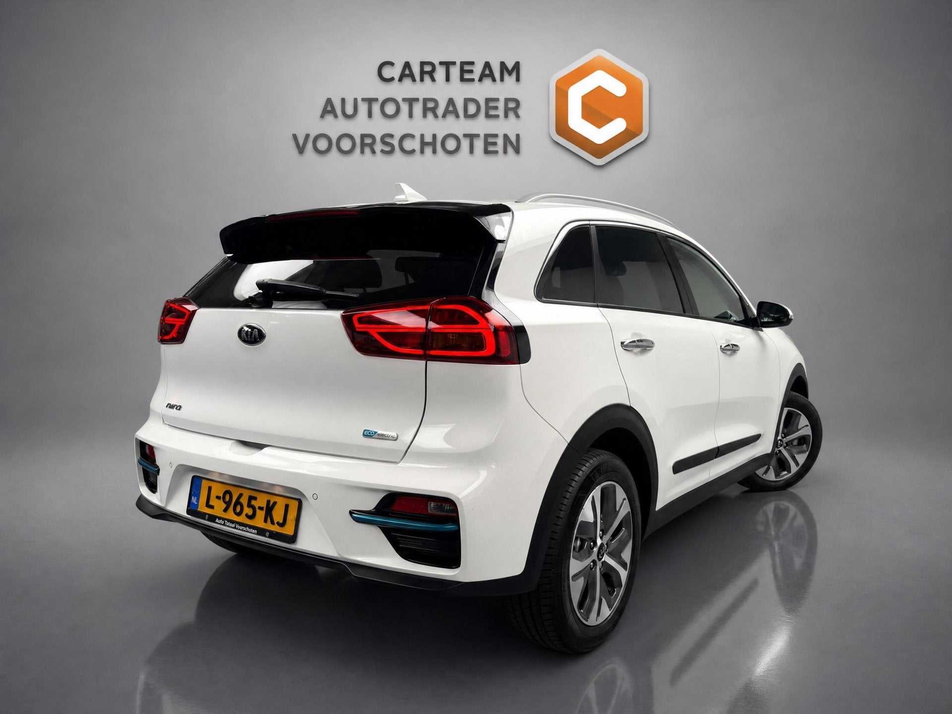 Kia E-Niro DynamicPlusLine 39 kWh |Open dak|NAP|, 136 pk, Gebruikt, Zwart, Wit