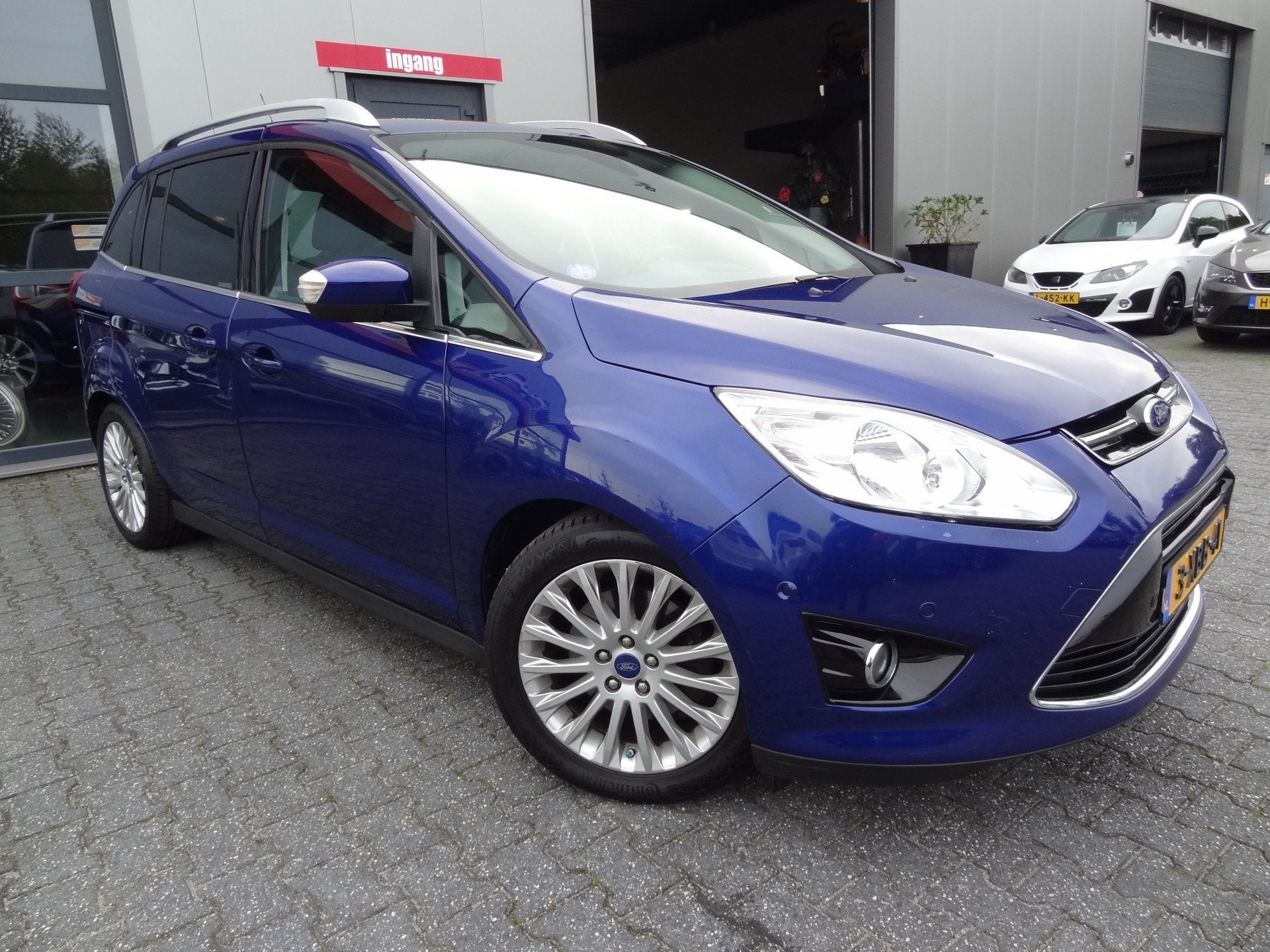 Ford Grand C-Max 7p. | NL-AUTO | CAMERA | CRUISE | LMV | TRE, Auto's, Voorwielaandrijving, Gebruikt, Automatische klimaatregeling