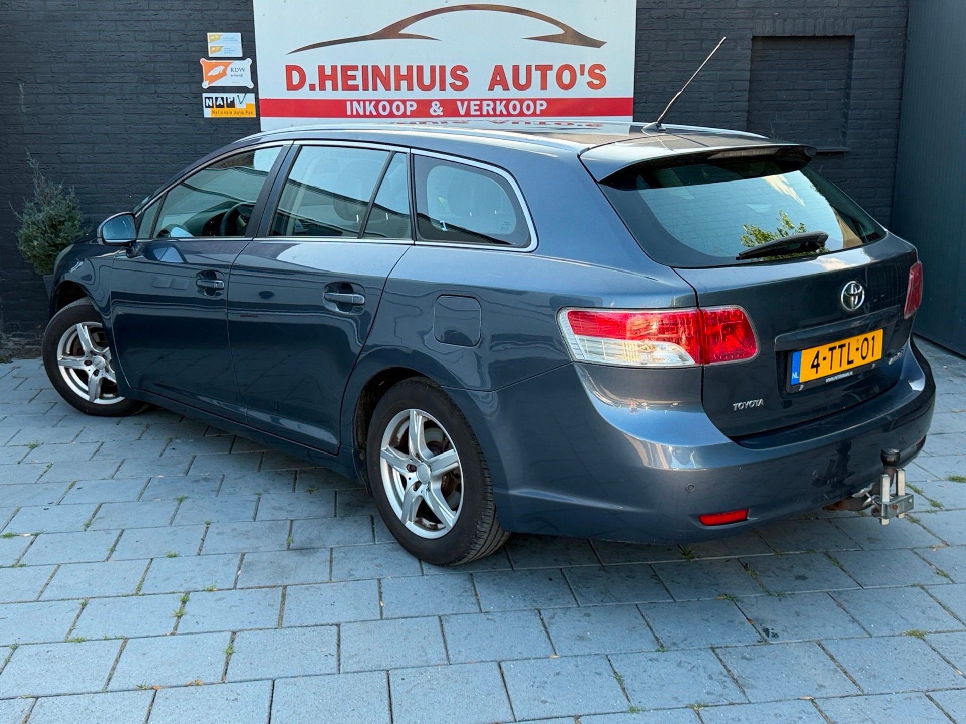 Toyota Avensis Wagon 1.8 VVTi Dynamic 2009, Auto's, Toyota, Zwart, 4 cilinders, Blauw, Handgeschakeld