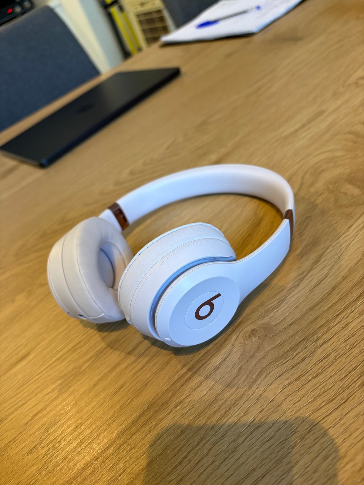Beats Solo 4 koptelefoon met tasje en oplader, Audio, Tv en Foto, Koptelefoons, Ophalen of Verzenden, Zo goed als nieuw, Beats
