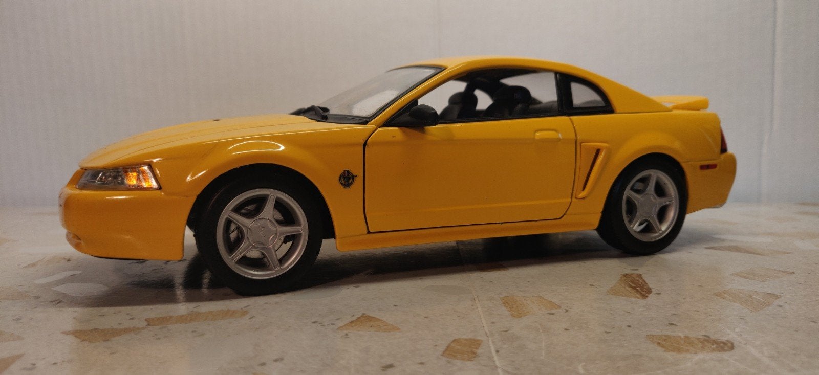 Ford Mustang GT Schaalmodel, Ophalen of Verzenden, Zo goed als nieuw, Auto, Maisto