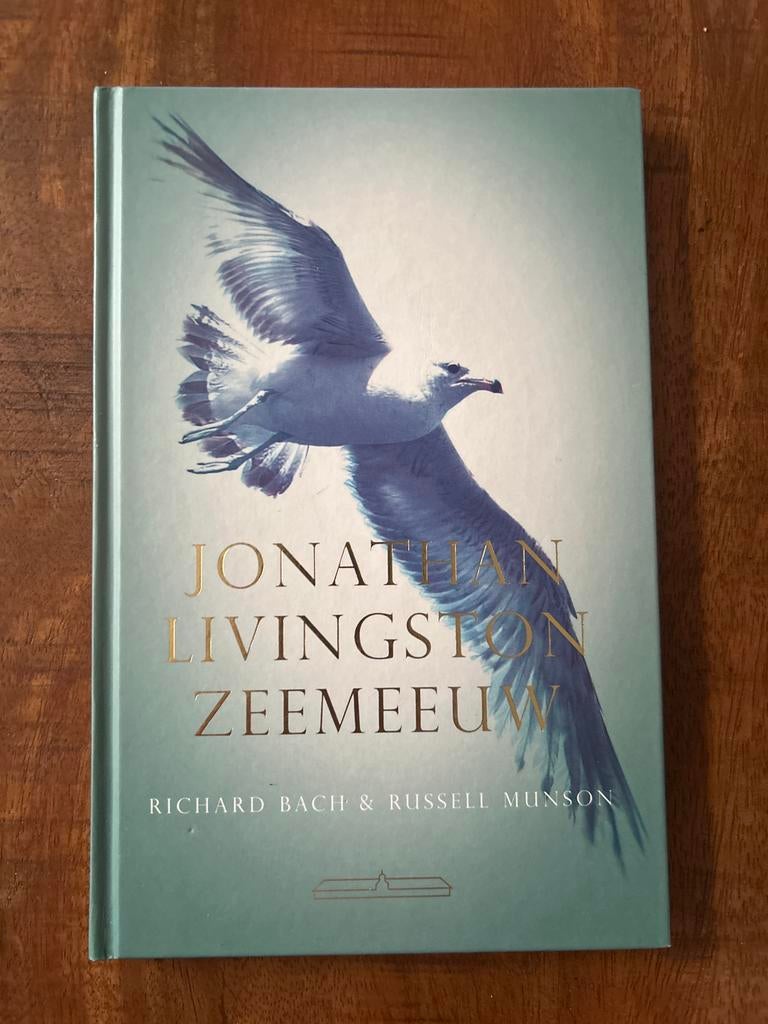 Jonathan Livingston Zeemeeuw - Richard Bach & Russell Munson, Boeken, Ophalen of Verzenden, Zo goed als nieuw, Europa overig