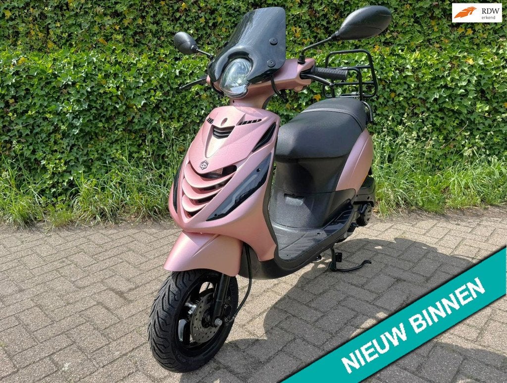 Piaggio Zip SP ROSE GOLD ALPHA LED E4 Scooter BETAAL MET in3, Zip, P, 49 cc, P
p  p, NL