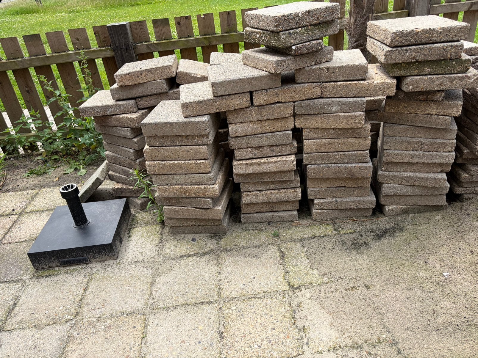 Gratis  30x30 tegels, Ophalen, Zo goed als nieuw, Beton, Terrastegels