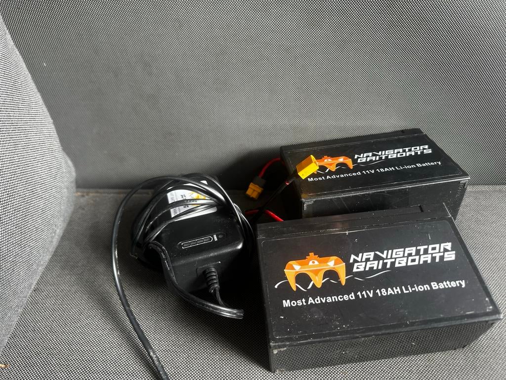 2x 18Ah Li-ion Accu's met Lader (XT60) - Navigator Baitboats, Watersport en Boten, Ophalen, Gebruikt, Overige typen