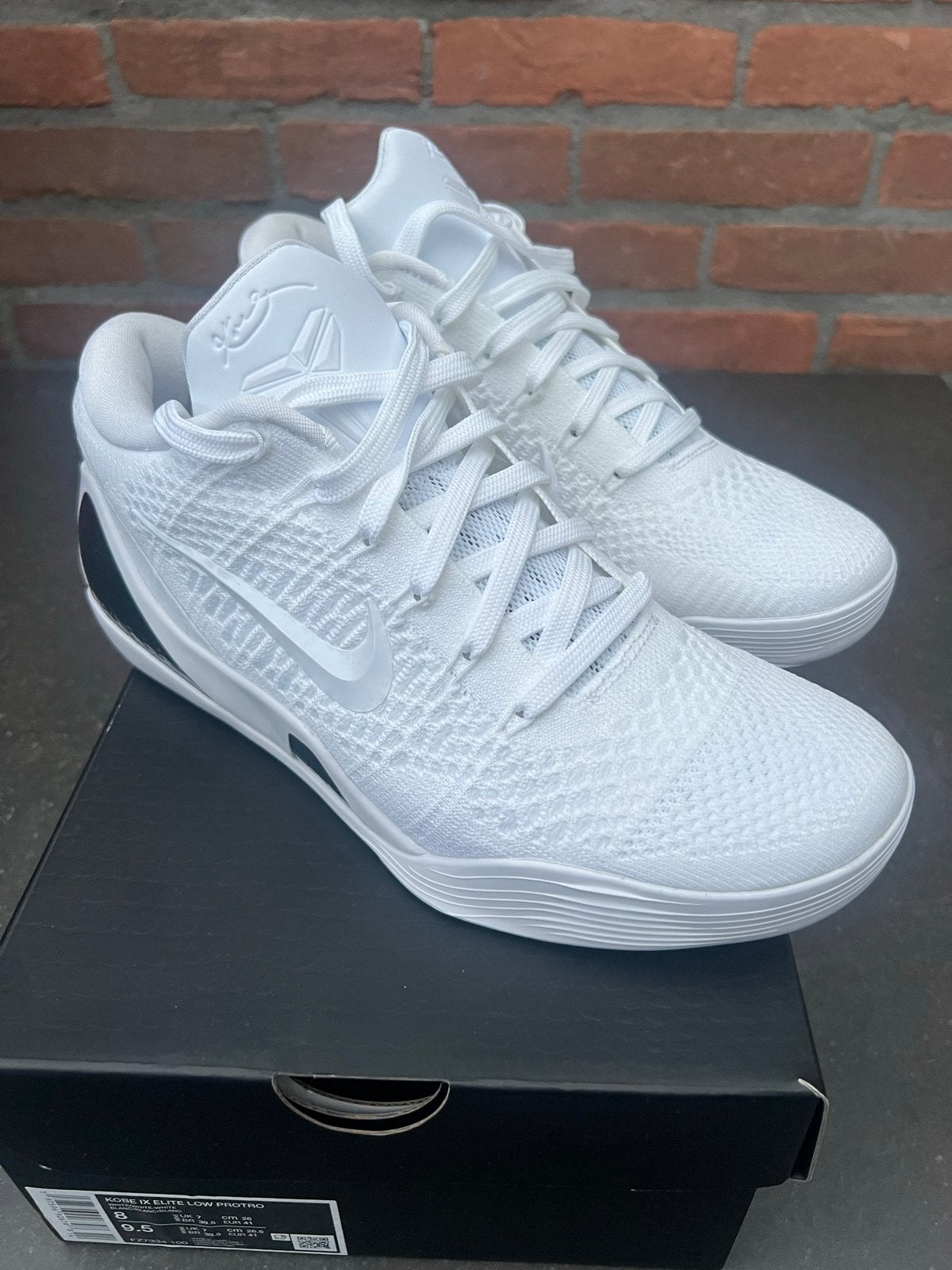 Nike Kobe IX Elite Low Protro - Wit - Maat 41, Wit, Nieuw, Ophalen of Verzenden, Sneakers of Gympen