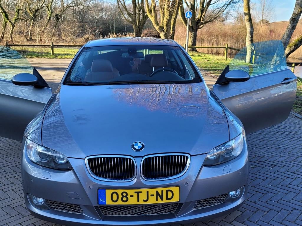 BMW 3-Serie 3.0 I 335 Coupe AUT 2006 Grijs, Automaat, Achterwielaandrijving, 4 stoelen, Bruin