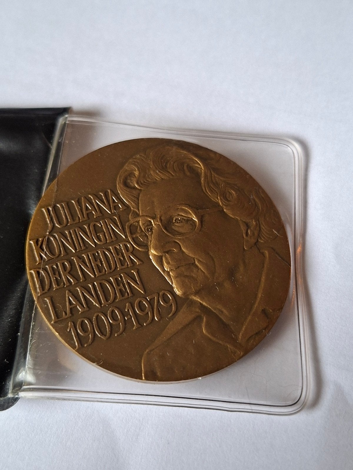 Herdenkingspenning Koningin Juliana 70 jaar (1979), Postzegels en Munten, Penningen en Medailles, Ophalen of Verzenden, Brons