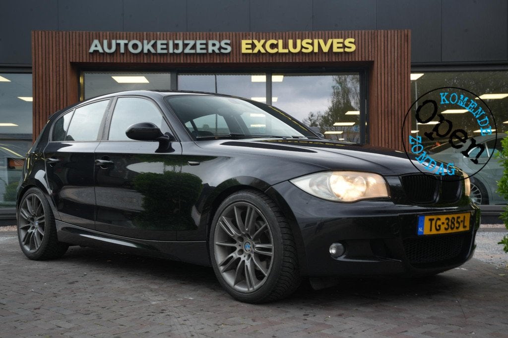 BMW 1-serie 118i M Pakket Stoelverw., 1-Serie, 4 cilinders, 129 pk, Zwart