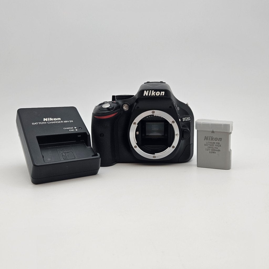Nikon D5200 Losse Body in Nette Staat, Nikon, Zo goed als nieuw, Support@nikon.com, Nikon Corporation
Shinagawa Intercity Tower C
2-15-3, Konan, Minato-ku
Tokyo 108-6290
Japan