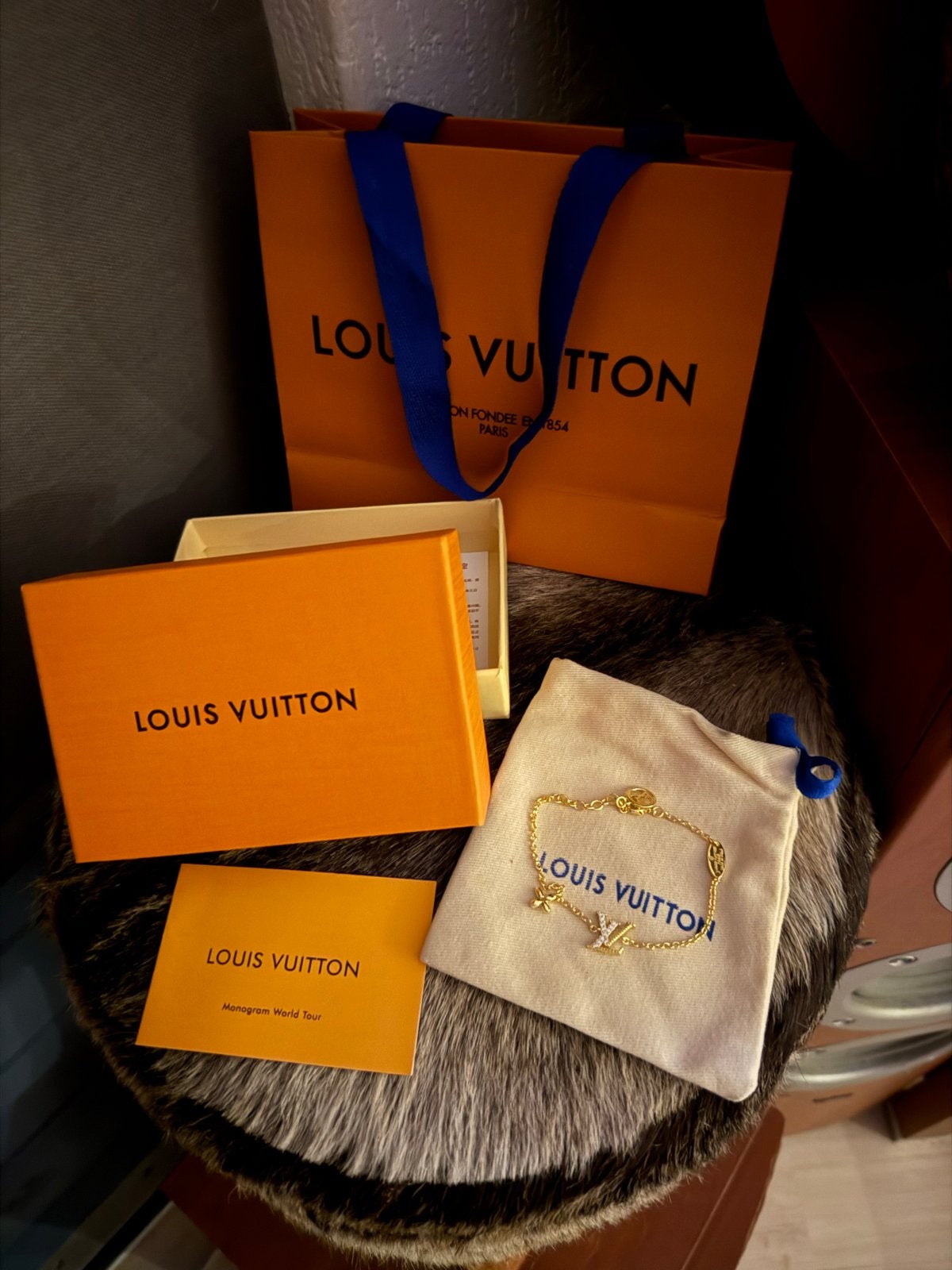 Louis Vuitton armband nieuw met doos, Overige materialen, Nieuw, Ophalen of Verzenden, Goud