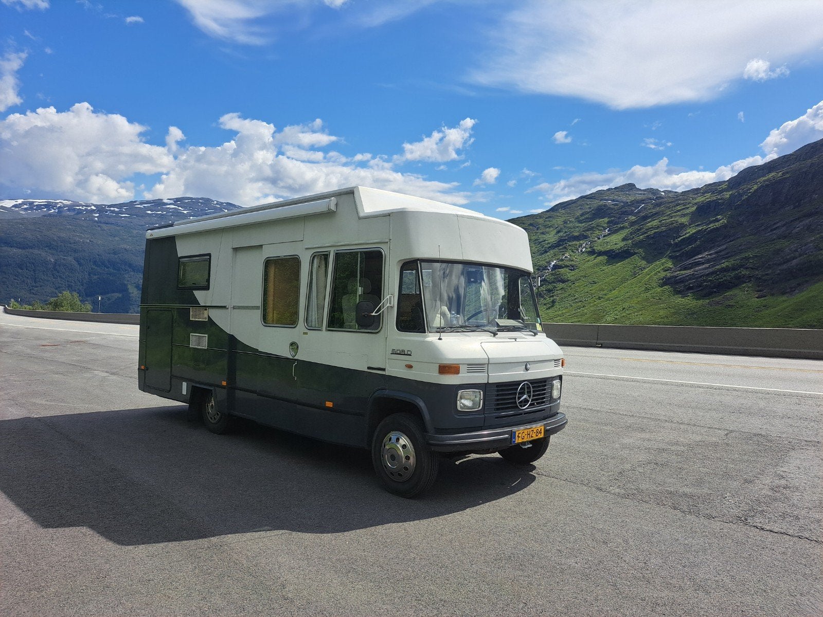 Mercedes 508 Oldtimer Camper - 4 persoons, Offgrid & Winterk, Buscamper of Camperbus, Diesel, Particulier, Koelkast