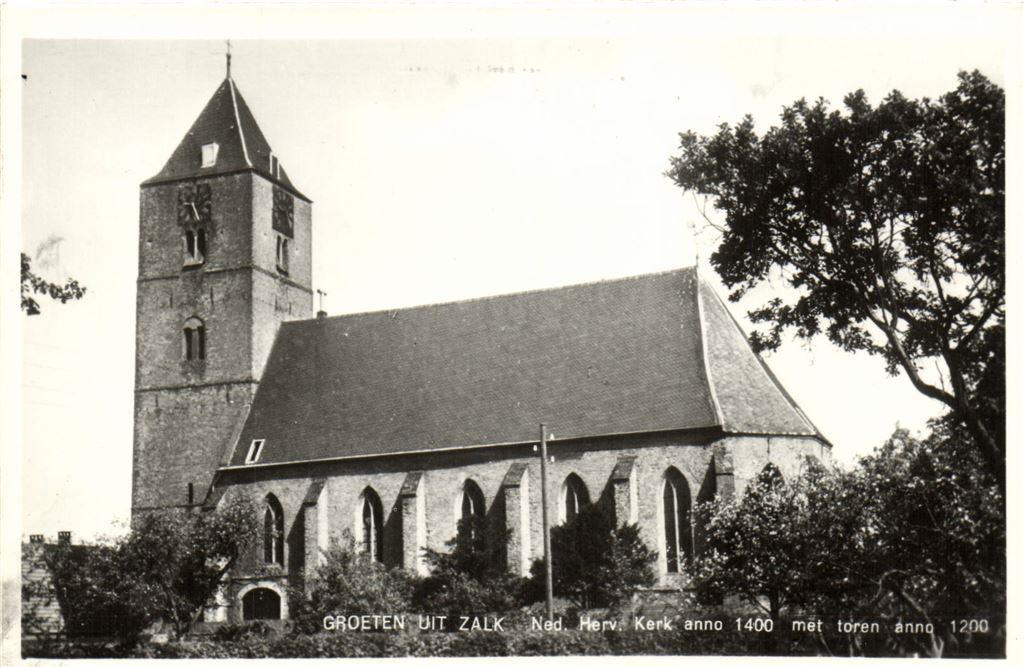 Groeten uit Zalk - Ned. Herv. Kerk anno 1400 met toren - gel, Verzamelen, Ansichtkaarten | Nederland, Ophalen of Verzenden, Voor 1920