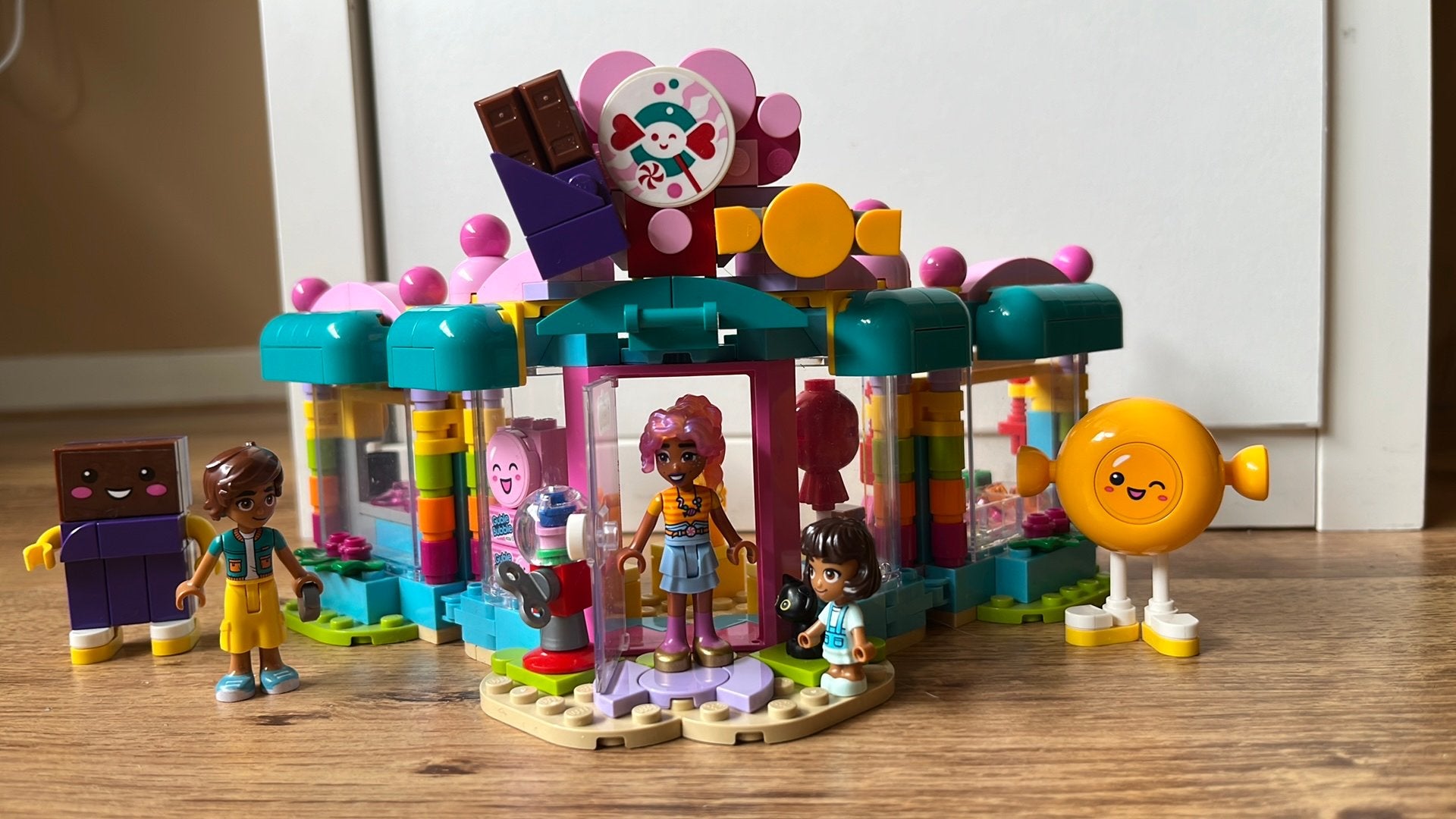 Lego Friends 42649 Heartlake City snoepwinkel, Ophalen of Verzenden, Zo goed als nieuw