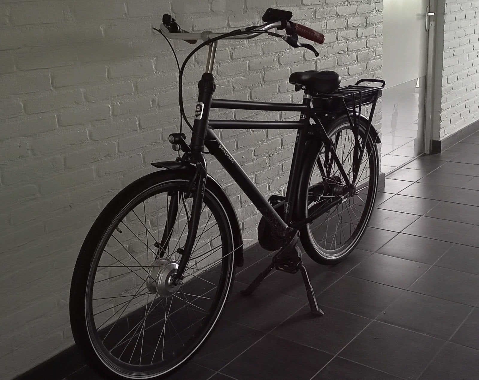 Nette zwarte e- stadsfiets met bagagedrager, Fietsen en Brommers, Elektrische fietsen, Verzenden, Gebruikt, Overige merken