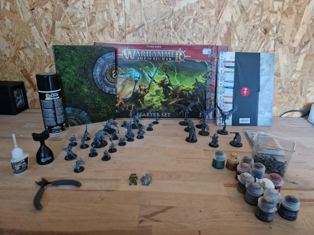 Warhammer starterset, met verf, tangetje e.d (zie foto's), Met verf, Figuurtje(s), Warhammer, Ophalen of Verzenden