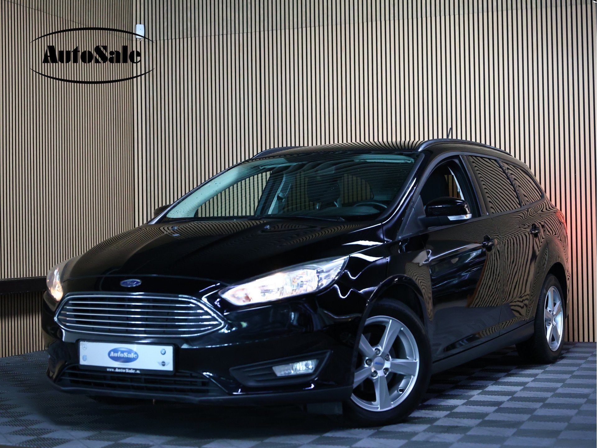 Ford FOCUS Wagon 1.0 EcoBoost Titanium AUT NAV BT STOELVW PD, Auto's, Ford, Stof, Zwart, Zwart, Onderhoudsboekje