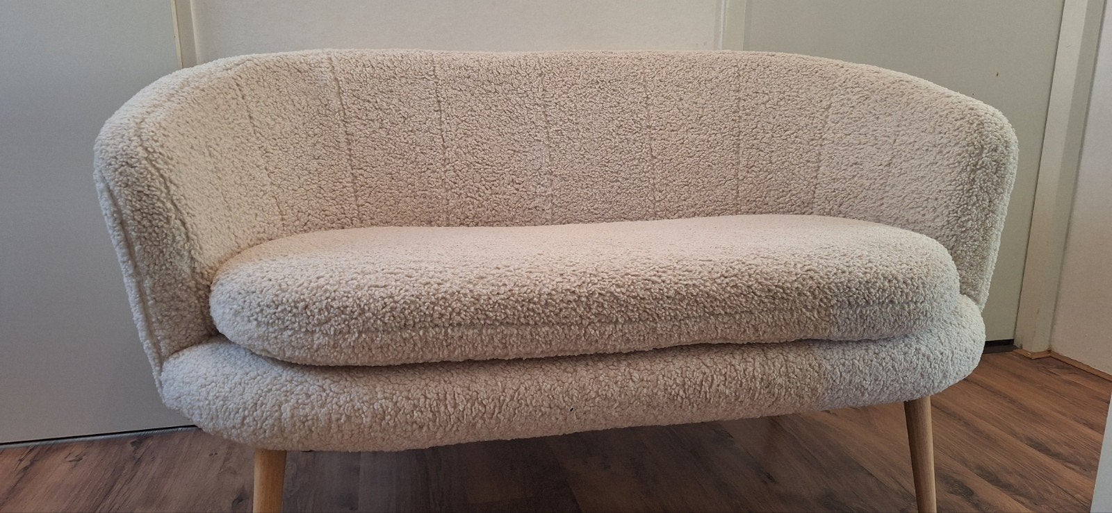 Crèmekleurig teddy bankje - Zo goed als nieuw, Huis en Inrichting, Ophalen, Tweepersoons, 75 tot 100 cm, Zo goed als nieuw