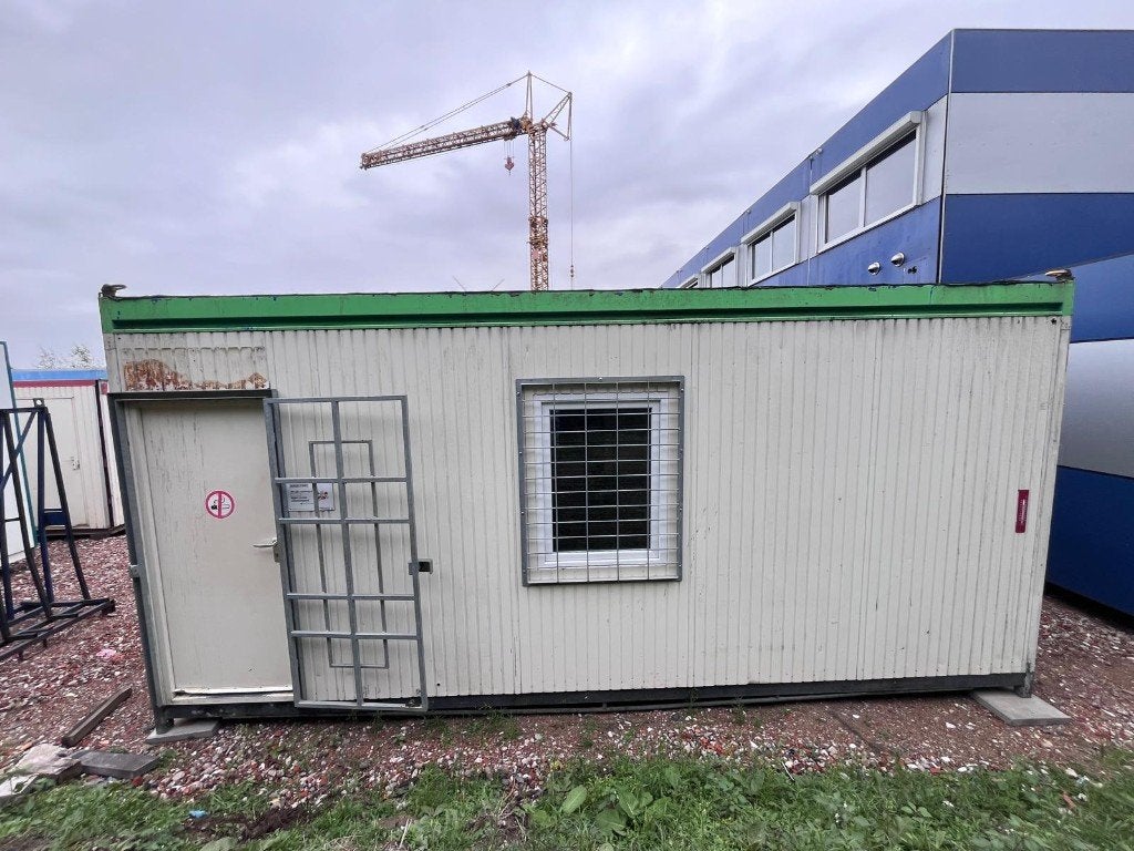 Ruim 5-delig unitgebouw – Diverse mogelijkheden, Zakelijke goederen, Ophalen