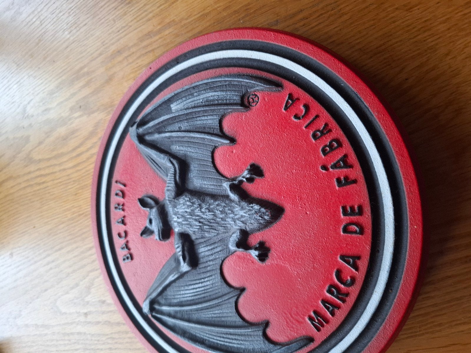 Bacardi Reclamebord - Vintage Stijl Bat Logo, Verzamelen, Merken en Reclamevoorwerpen, Ophalen, Gebruikt, Reclamebord