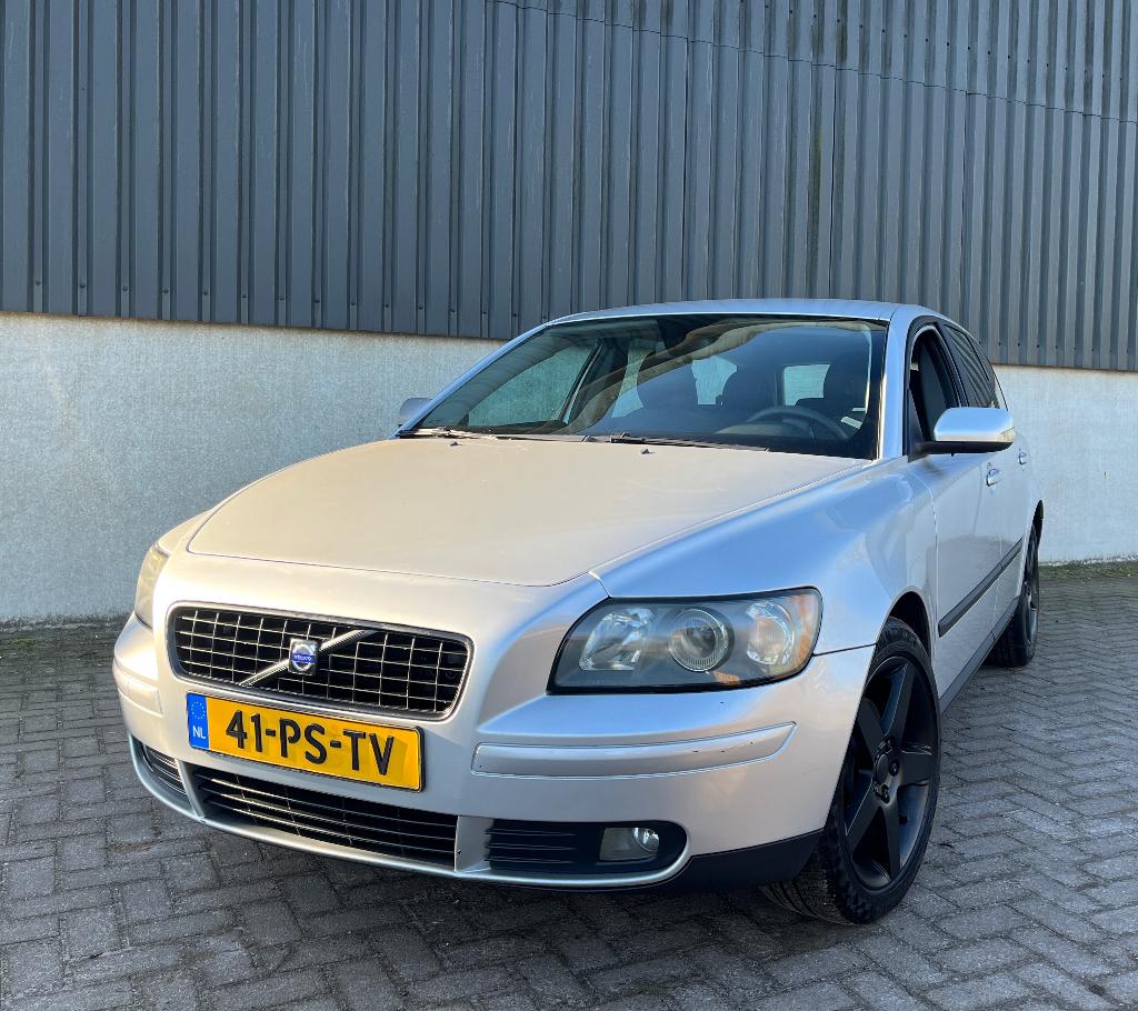 Volvo V50 1.8 Airco | Apk 04-2027 | Trekhaak | Sportvelgen, Auto's, Voorwielaandrijving, Zwart, 4 cilinders, Parkeerassistent