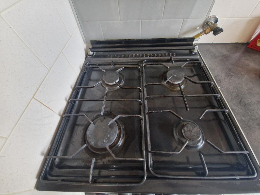 Gasfornuis met oven, Ophalen, 4 kookzones, Zo goed als nieuw, Gas