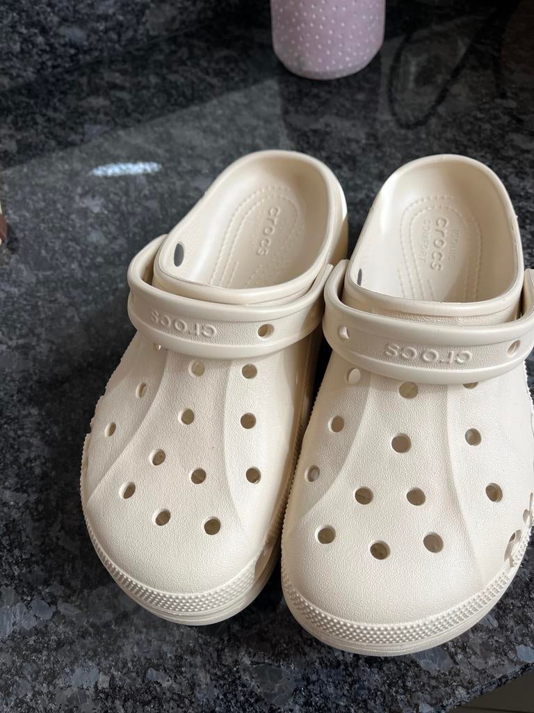 Crème Crocs Classic Platform Clog - Maat 39/40, Slippers, Beige, Nieuw, Ophalen of Verzenden