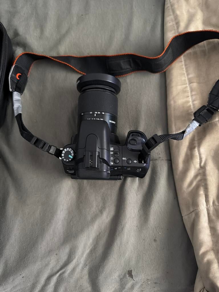 Sony spiegelreflexcamera met lens te koop, Ophalen, 14 Megapixel, Spiegelreflex, Zo goed als nieuw