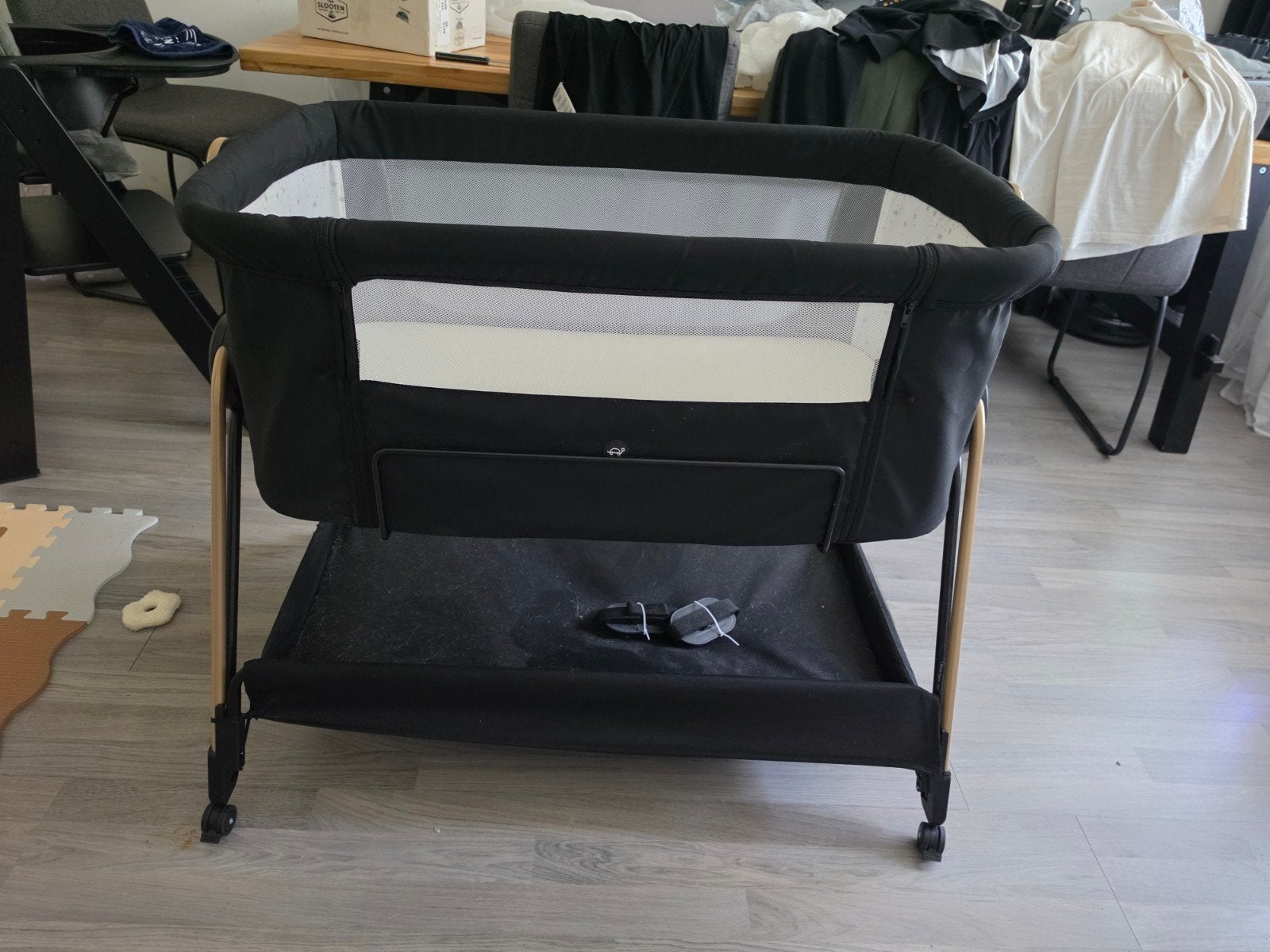 Puck Co-sleeper - Zwart/Goud., Ophalen, Zo goed als nieuw, Wieg
