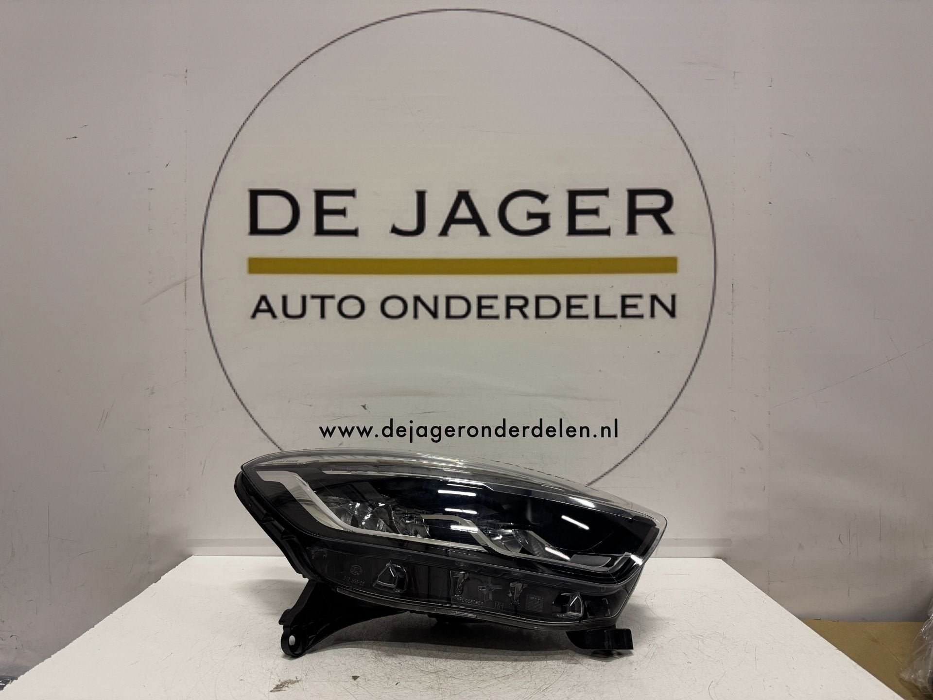 RENAULT CAPTUR FACELIFT VOL LED KOPLAMP RECHTS 260107244R, Renault Group, Gebruikt, Contact.group@renault.com, Renault