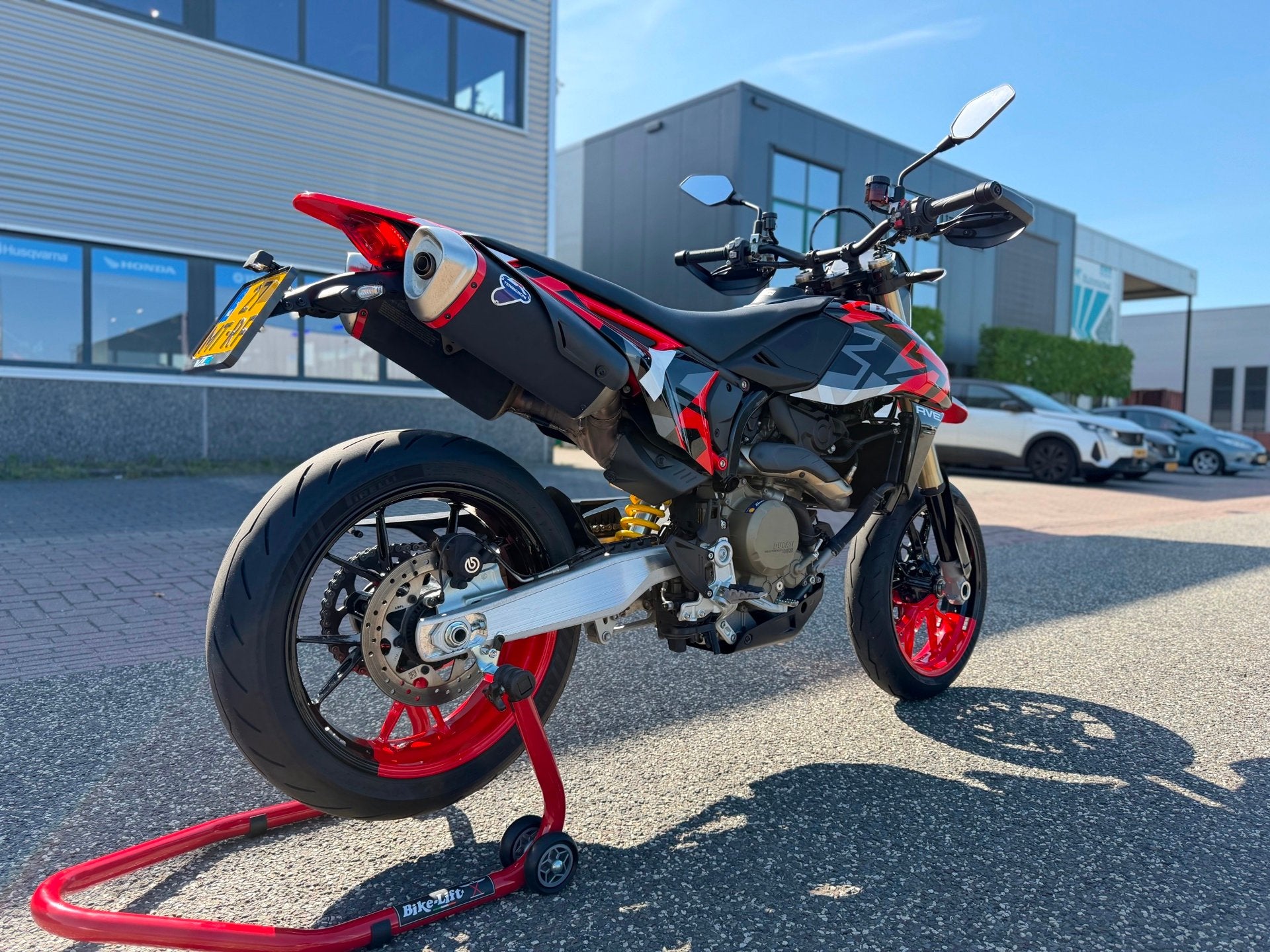 Ducati All-Road Hypermotard 698 Mono RVE Termignoni racing k, Motoren, Motoren | Ducati, Via Antonio Cavalieri Ducati 3
40132  Bologna, IT
