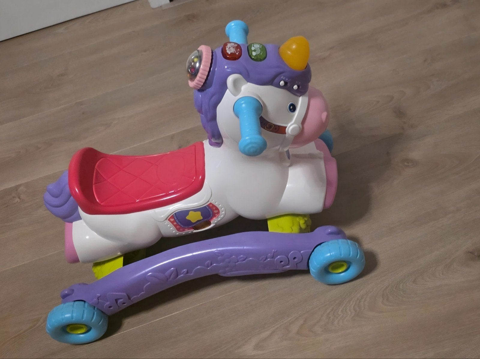 VTech hobbel & speel Eenhoorn Loopfiets - Zo goed als nieuw, Ophalen of Verzenden, Zo goed als nieuw, Loopvoertuig