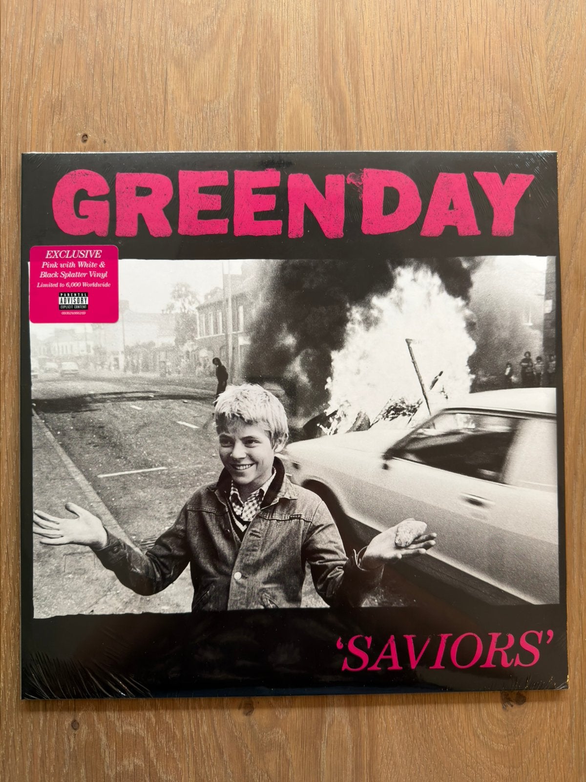 Green Day Saviors Pink with white & black splatter LE LP, LP, Ophalen of Verzenden, Zo goed als nieuw, 12 inch