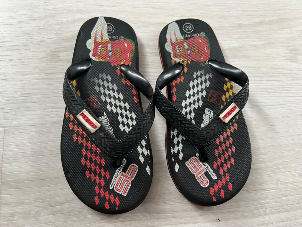 Cars slippers maat 28, Overige typen, Ophalen of Verzenden, Zo goed als nieuw, Jongen