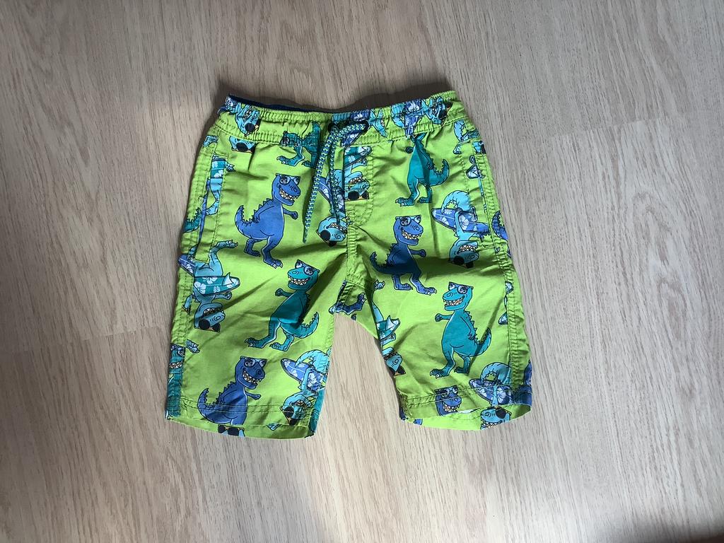 vrolijke groene korte broek / zwembroek met dino’s maat 104, Ophalen of Verzenden, Gebruikt, Jongen, Broek