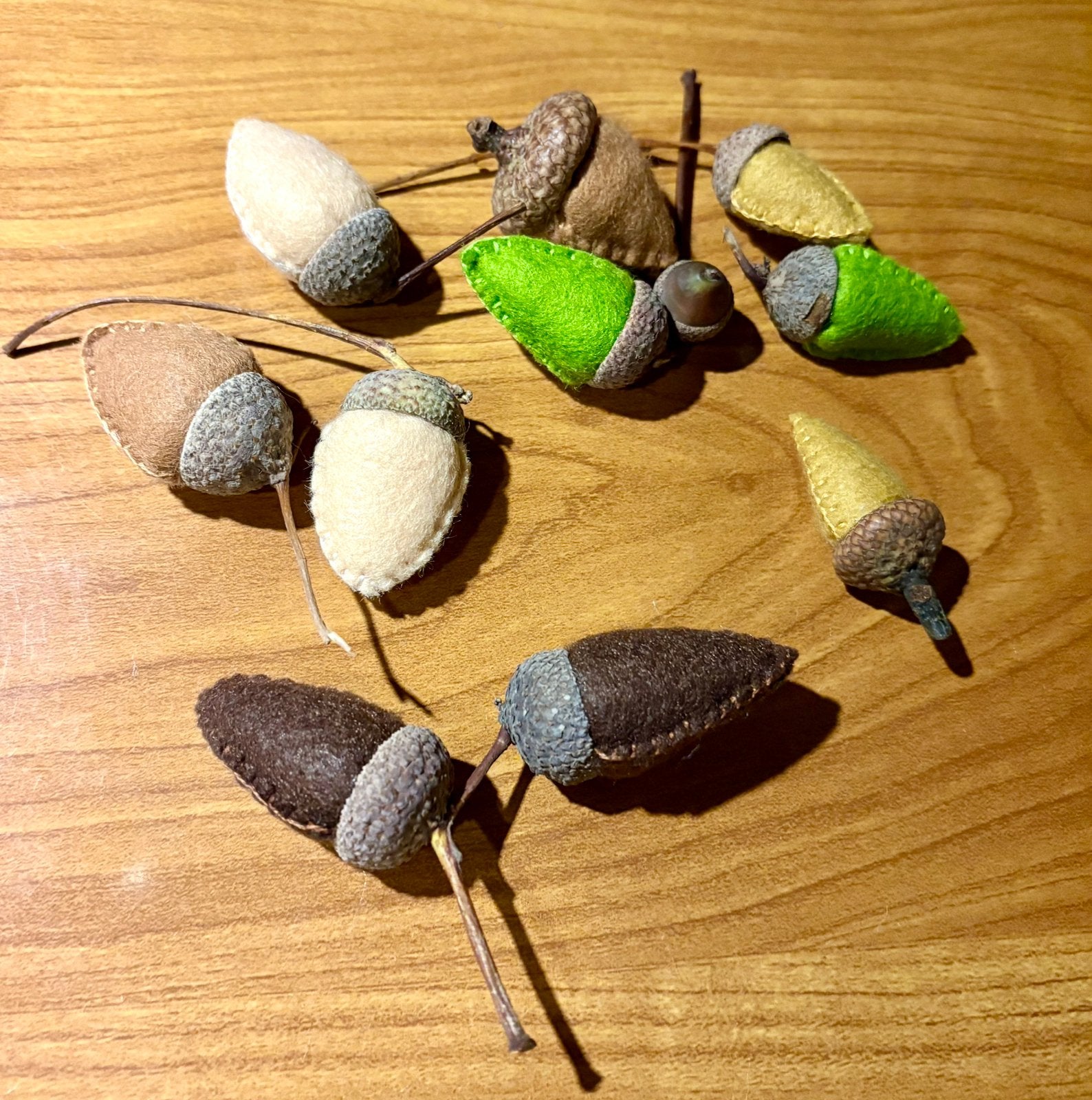 Vilten eikeltjes herfstseizoentafel, Ophalen of Verzenden, Nieuw, Figuurtje(s)
