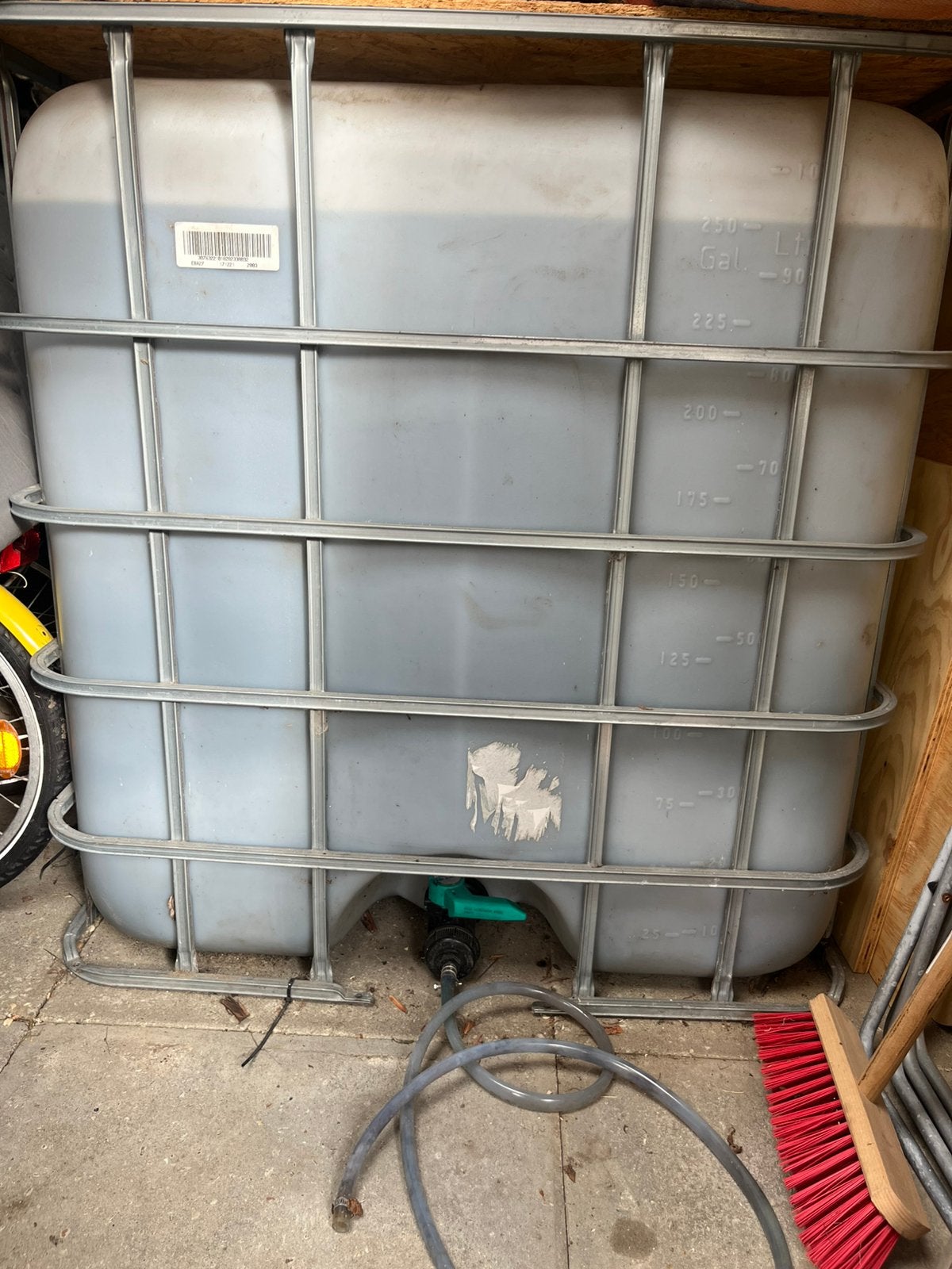 IBC container met ombouw, 150 liter of meer, Ophalen, Zo goed als nieuw