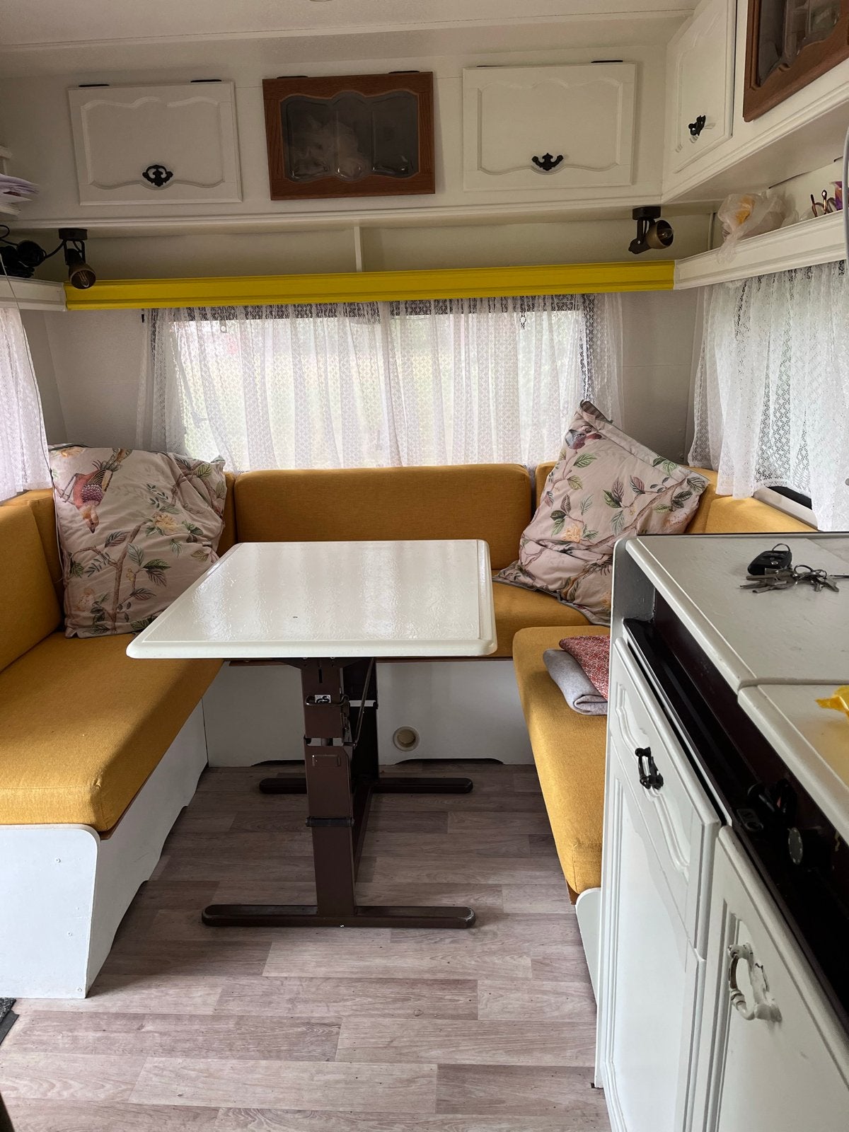 Gezellige LMC Münsterland caravan met rondzit en vast bed, Caravans en Kamperen, Vast bed, Rondzit, 750 - 1000 kg, Particulier