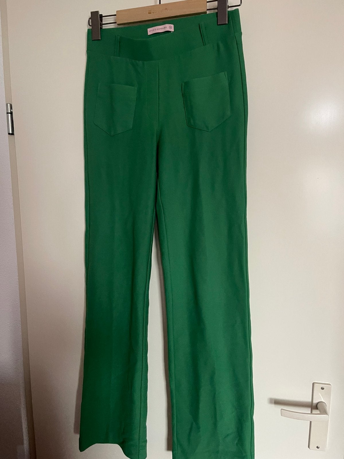 Studio Anneloes mooie groene lange broek maat XS, Kleding | Dames, Broeken en Pantalons, Verzenden, Zo goed als nieuw, Maat 34 (XS) of kleiner