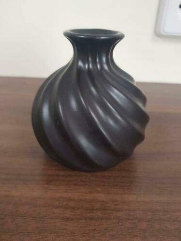 leuk bruin aardewerk vaasje, hoogte 10 cm, Huis en Inrichting, Overige kleuren, Aardewerk of Porselein, Ophalen of Verzenden, Zo goed als nieuw